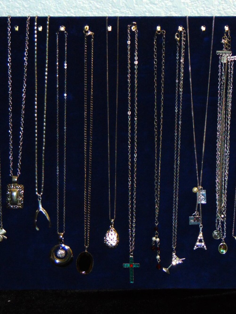 Vintage & Modern Assorted Silver Tone Necklace lot- very nice!